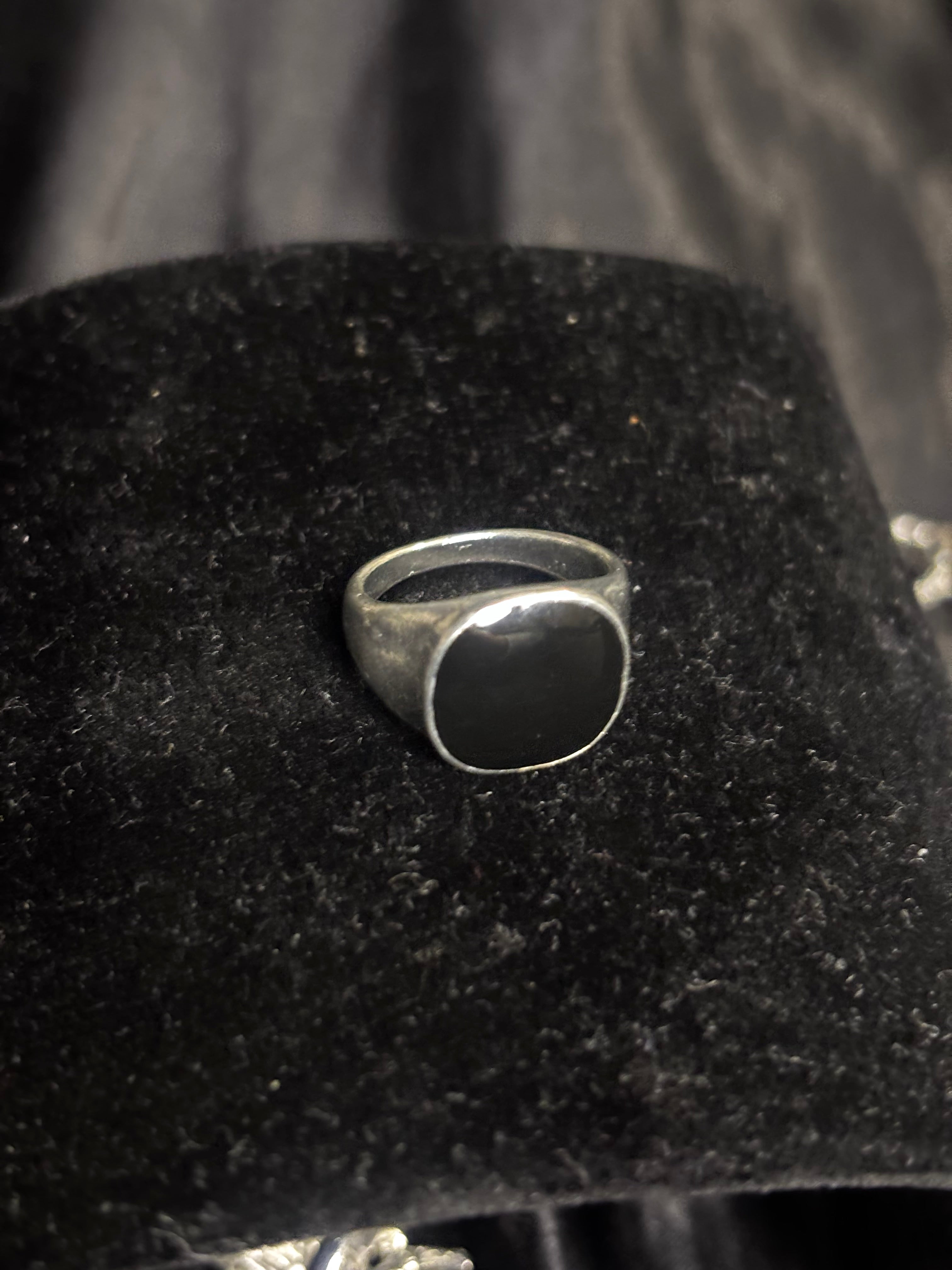 Signet ring