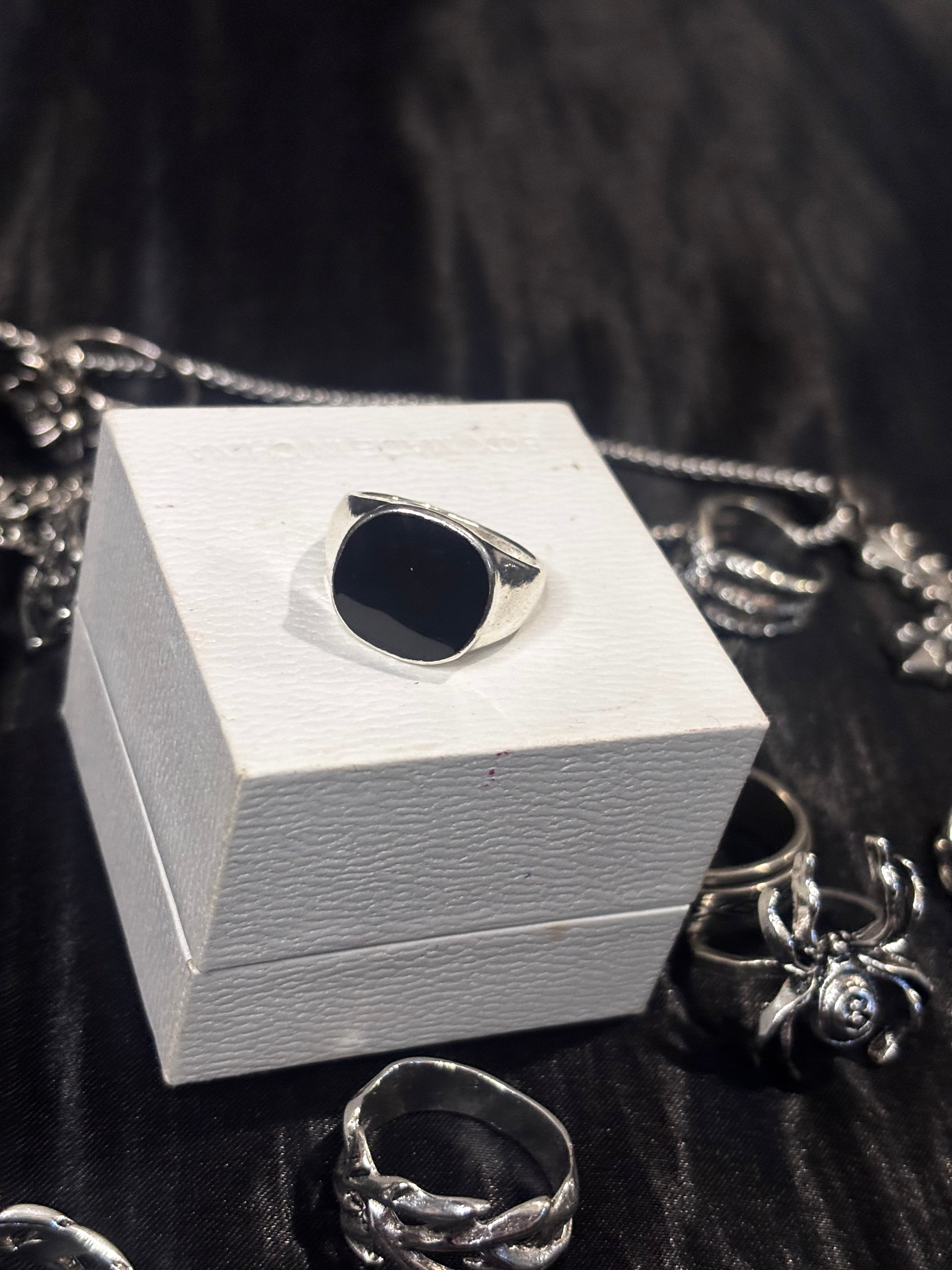 Signet ring