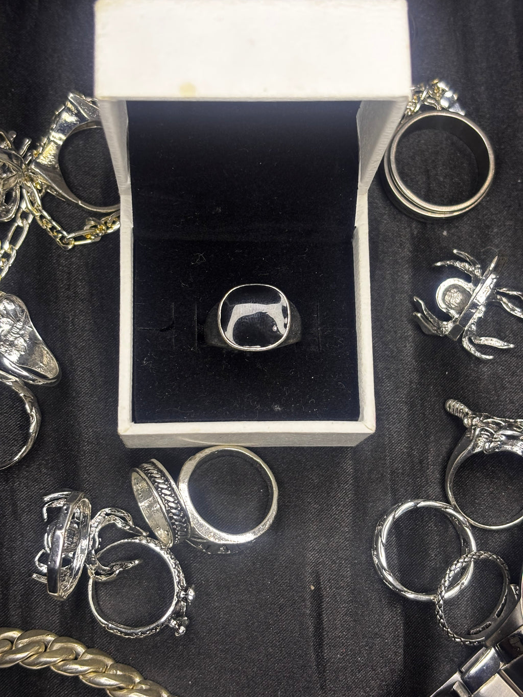 Signet ring
