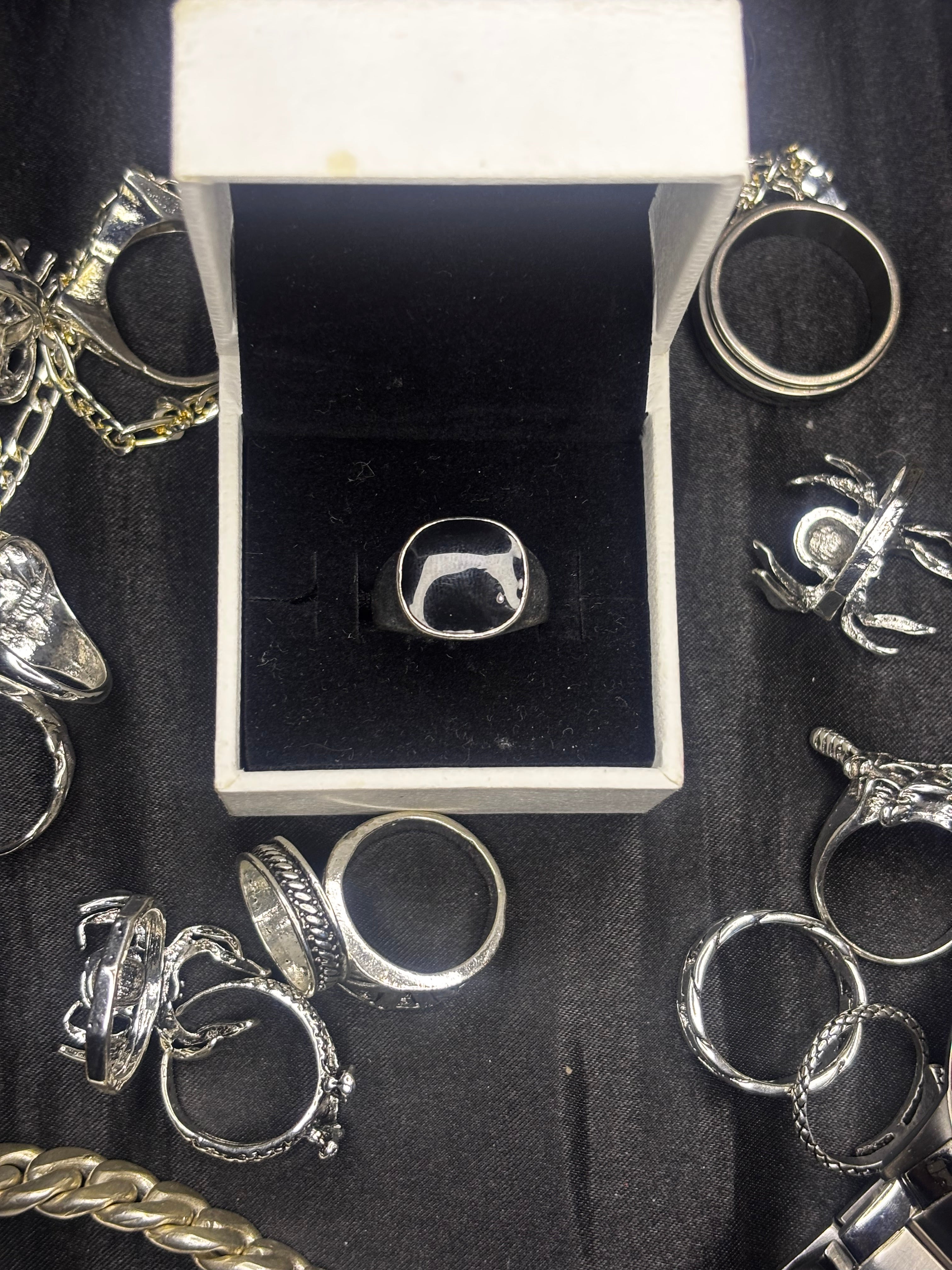 Signet ring