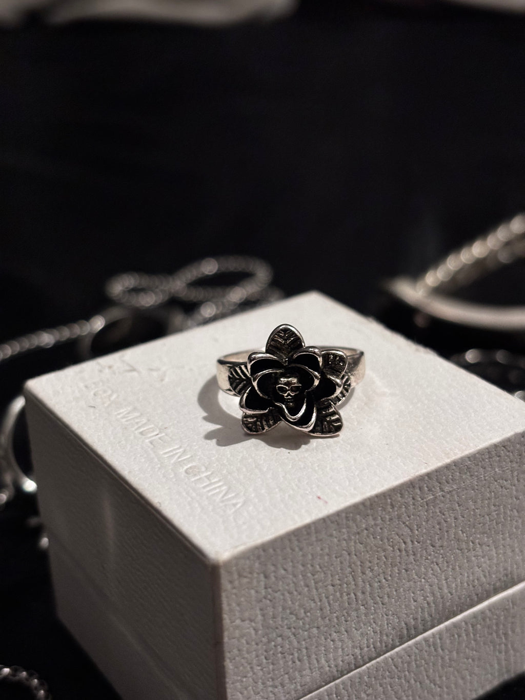 The Scull and roses